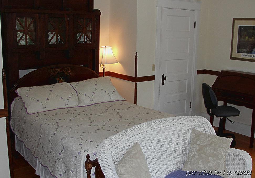 Friendly City Inn B&B Harrisonburg Room photo